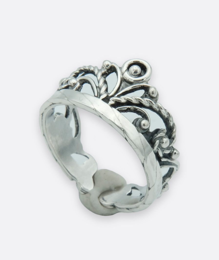anillo filigrana en plata de ley con forma de corona. hecho a mano., joyería artesanal gallega.