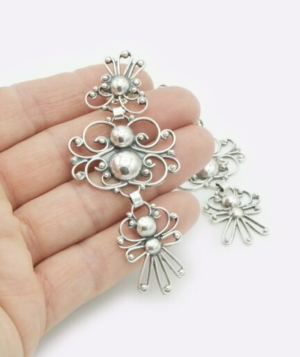 .  Pendientes Sapo filigrana y esferas de luz .